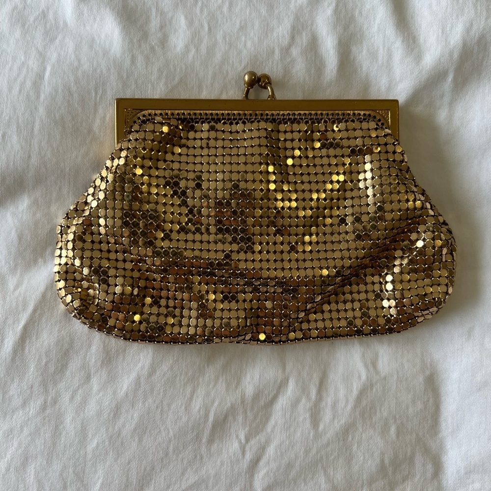 Vintage Whiting & Davis Co Gold Lined Mesh Clutch Purse Retractable Key Pull.